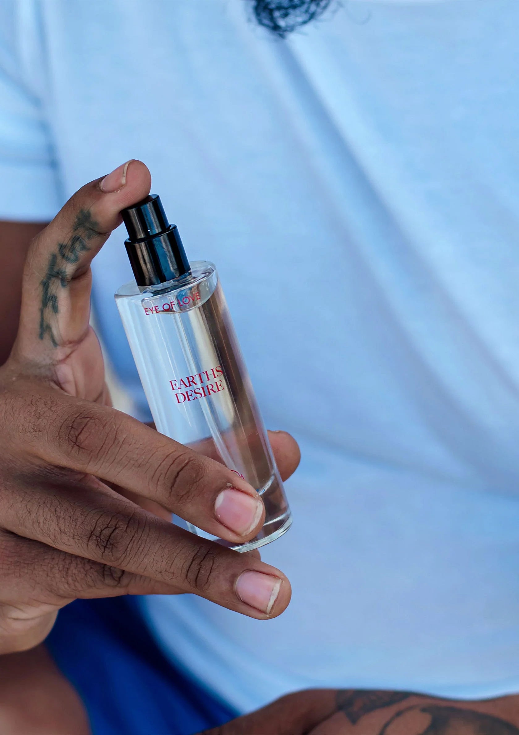 Eye of Love | Bloom – Feromonihajuvesi Attract Her – 10 ml & 30 ml (Earth’s Desire & Blue Ember)