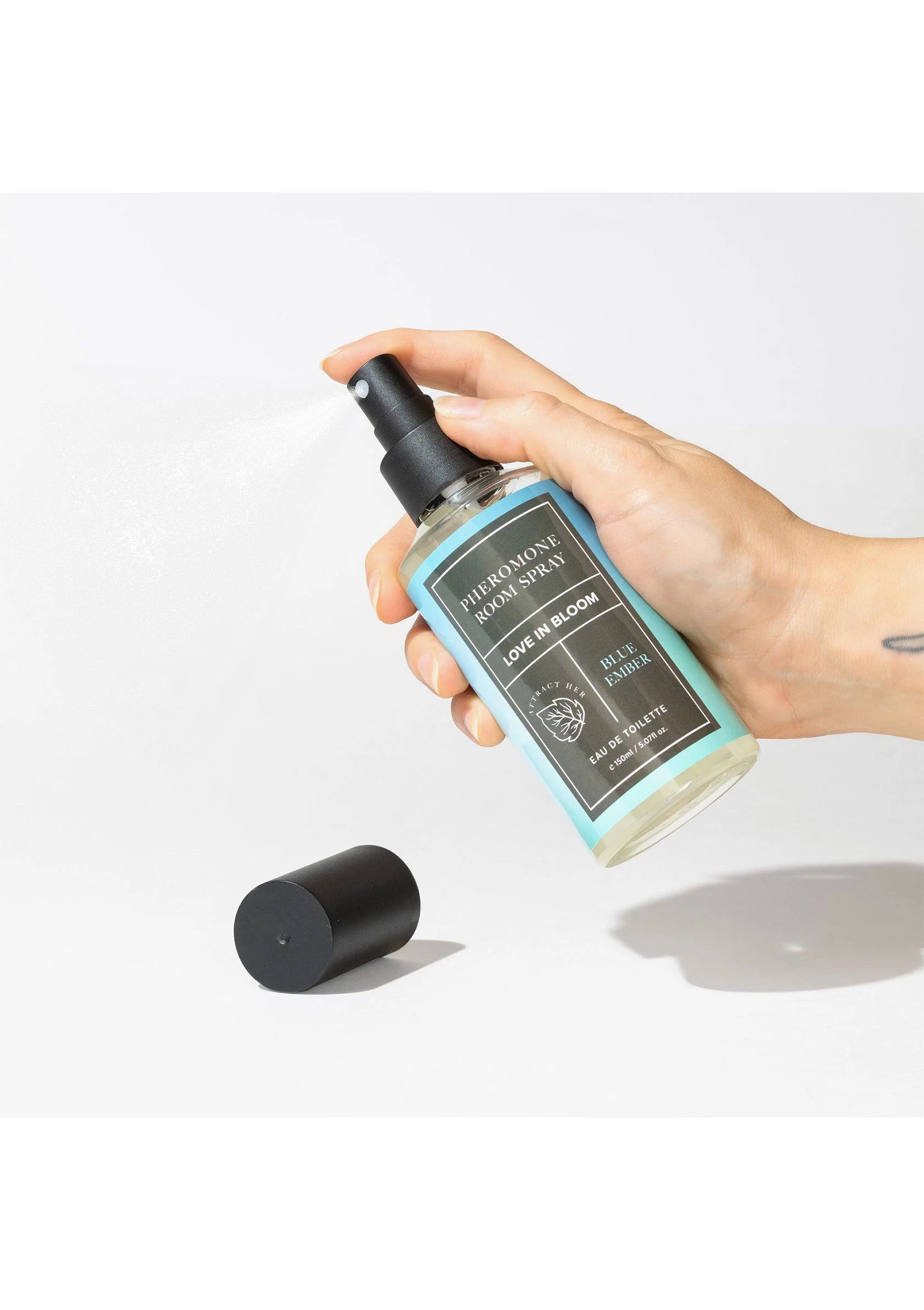Eye of Love | Bloom – Feromonihuonesuihke Attract Her 150 ml (Earth’s Desire & Blue Ember)