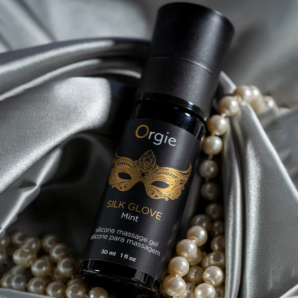 ORGIE | Pearls Lust Massage Kit – Silk Glove -silikonihierontageeli + helmikaulakoru + hierontaopas (Minttu)