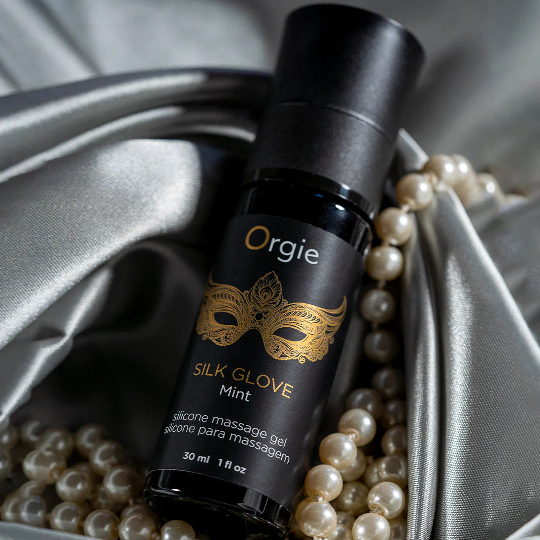 ORGIE | Pearls Lust Massage Kit – Silk Glove -silikonihierontageeli + helmikaulakoru + hierontaopas (Minttu)
